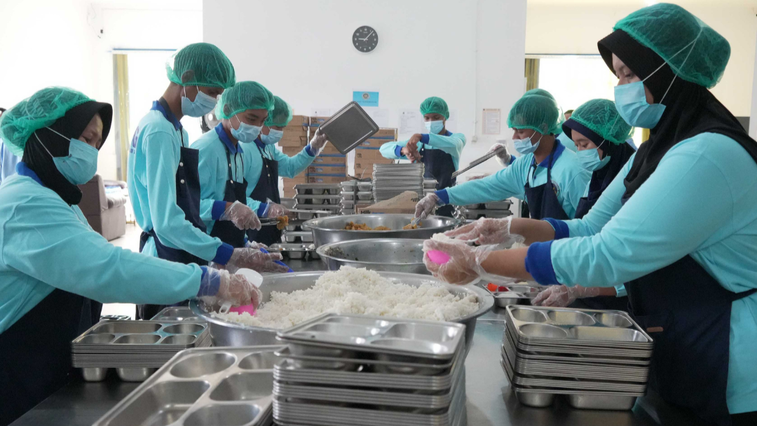 Waka BGN Apresiasi SPPG Kabupaten Kabupaten Kota Surabaya Marelan Terjun 2 Libatkan Tukang Roti Keliling untuk MBG